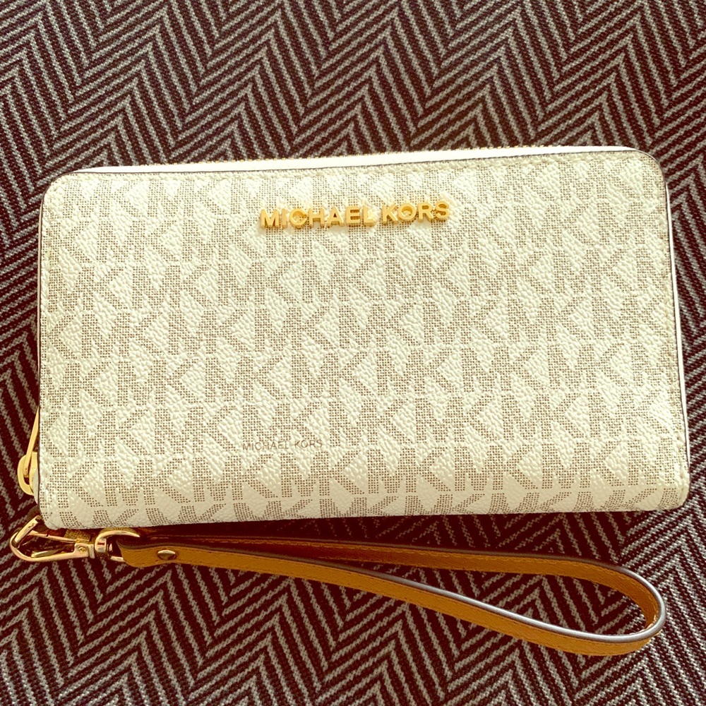 NWOT Tags Michael Kors Vanilla Smartphone Wristlet